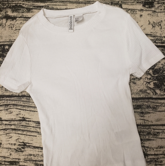 H&M Tops - H&M Basic White Tshirt